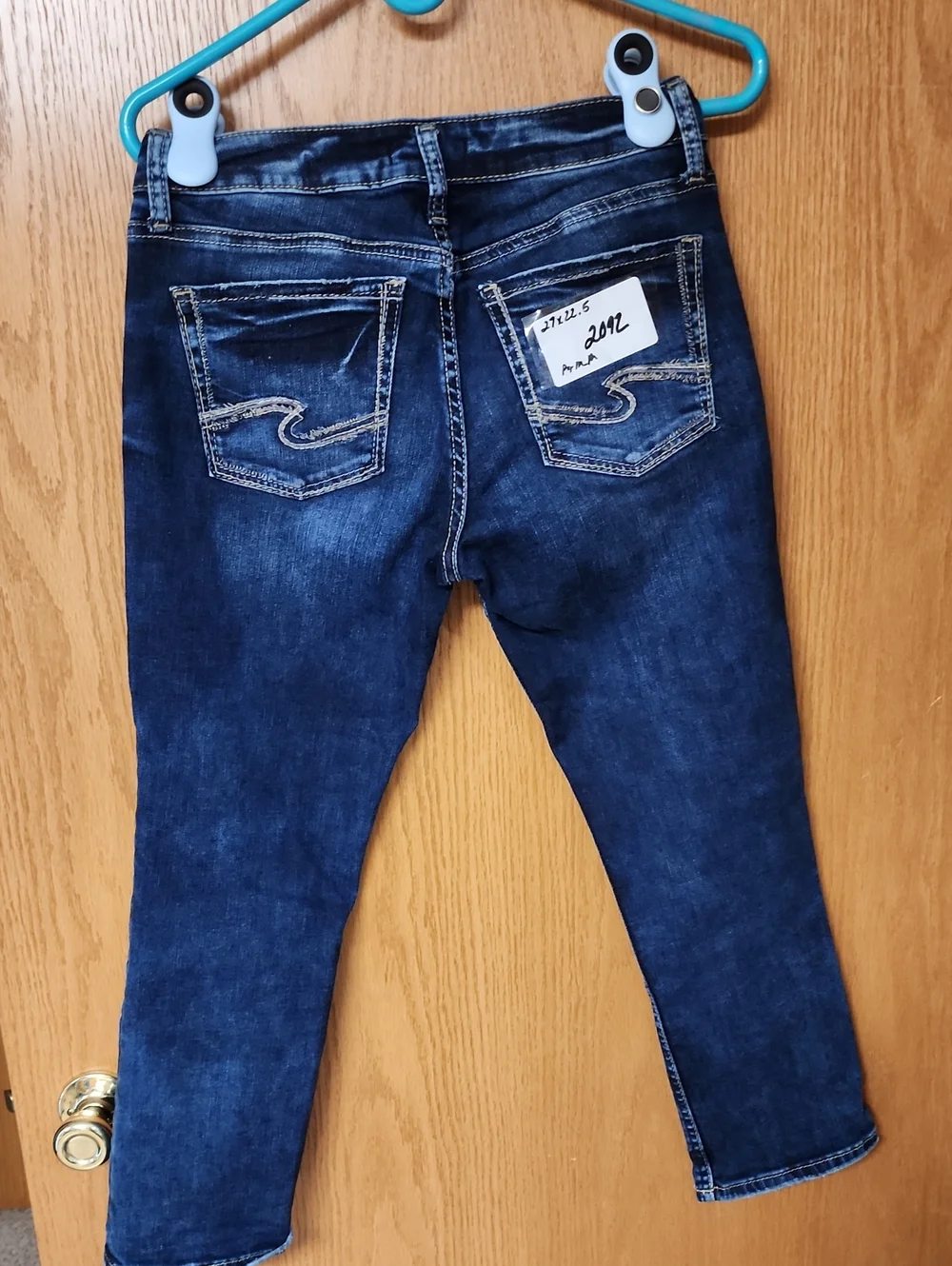 Silver Suki Jeans capri Women's with Back Pocket Stitching 27x22.5 number 2092
